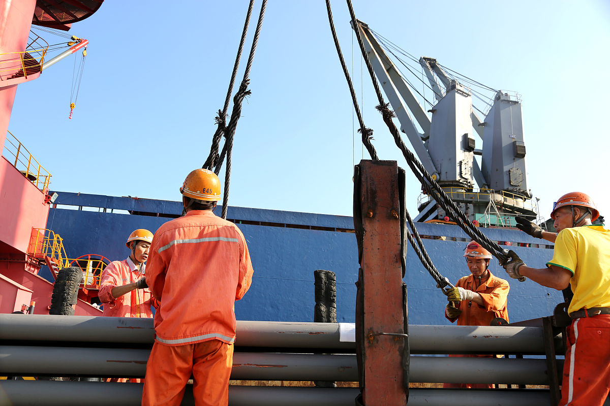 塔吊主要材料主要零部件安全保护装置的三张表 用200字帮我描述描述