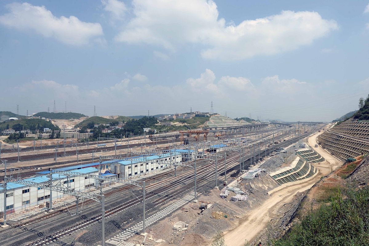 贵阳古首条纵贯南北跨省进京铁路开通运营，贵阳铁路专业学校助力人才培养