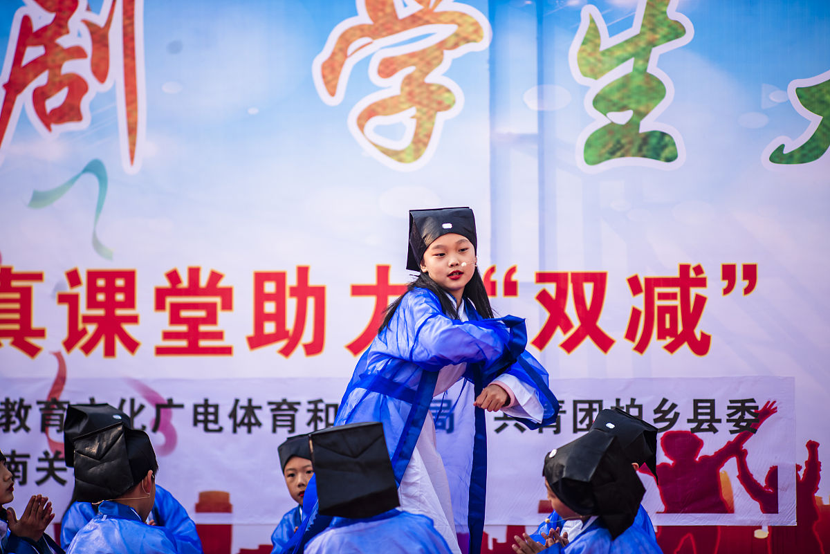 司马光砸缸：为何“瓮”成了“缸”？