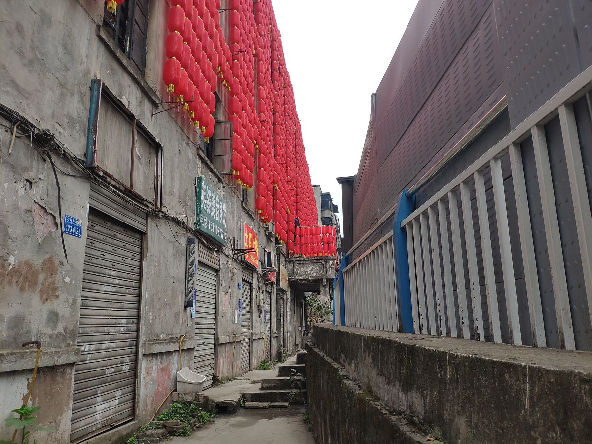 重庆聚英技工学校2021年招生办联系电话