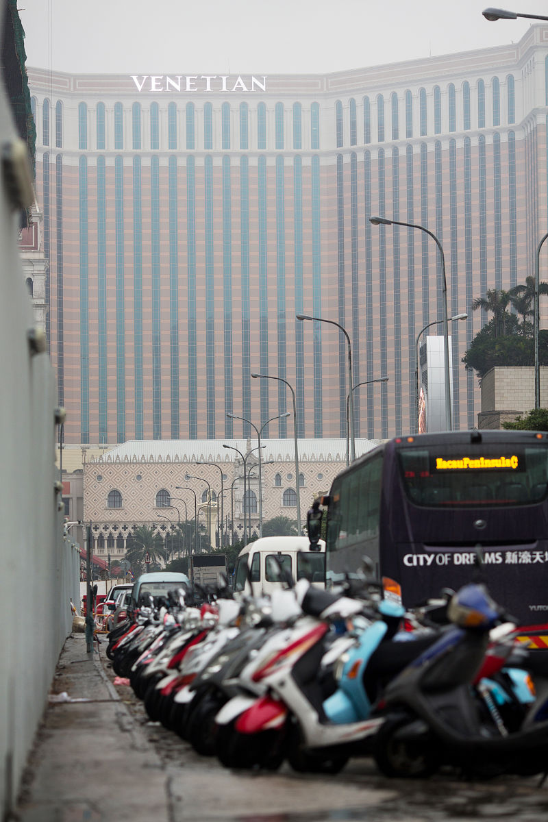 澳门博彩业经济现状分析：贡献巨大，多元化发展势在必行