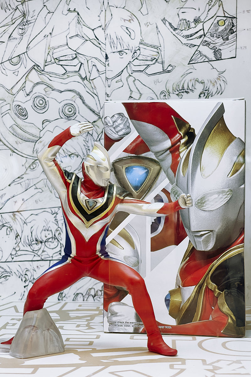 用中文帮我写一份儿童看的奥特曼脚本