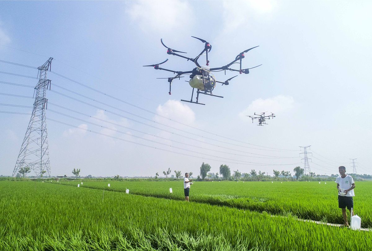 北斗导航与无人驾驶双系统分带喷施机项目：提高农业效率，实现可持续发展