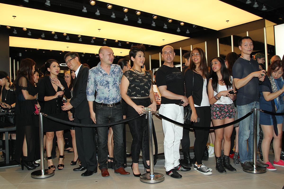 2013年9月15日,香港,明星出席m. a. c.新店开幕礼.