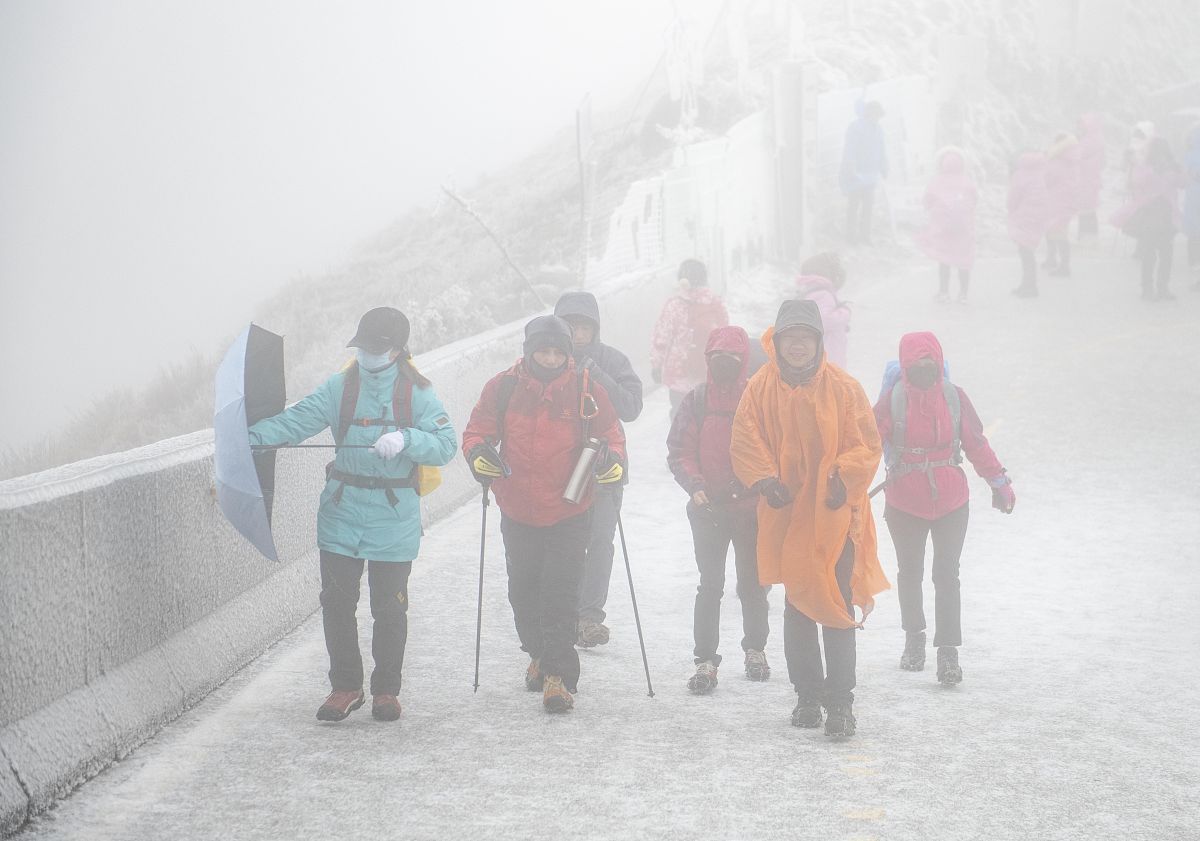 蓝山县中小学生暑期安全指南 | 防暑降温+户外安全+交通安全