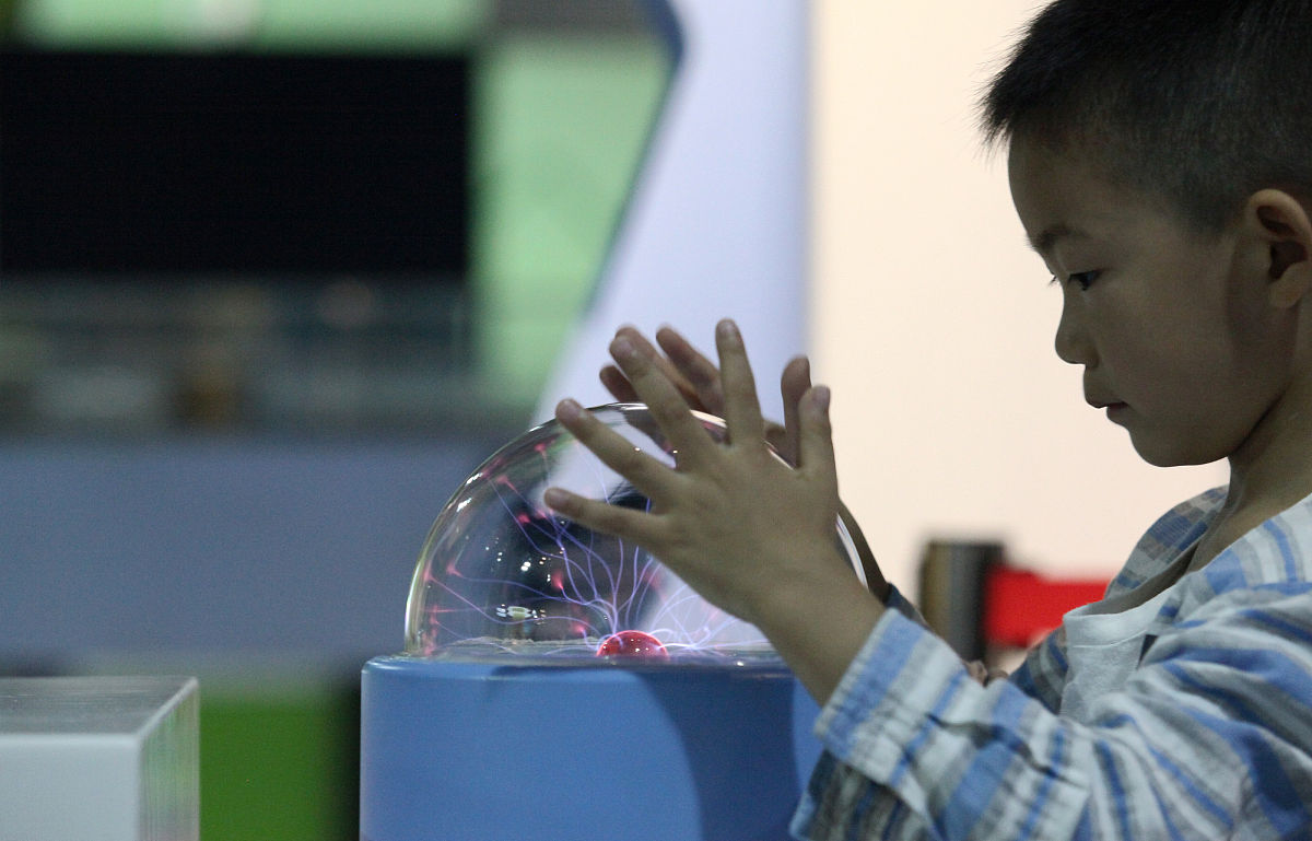 写一篇关于艺术与科技融合对生活的改变的论文