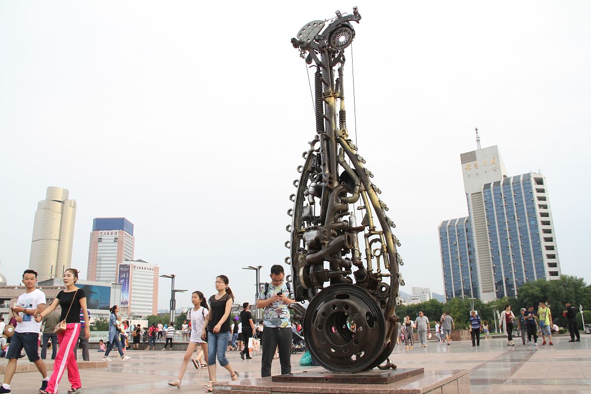 一只蚂蚁踩死了一只大象是为什么？