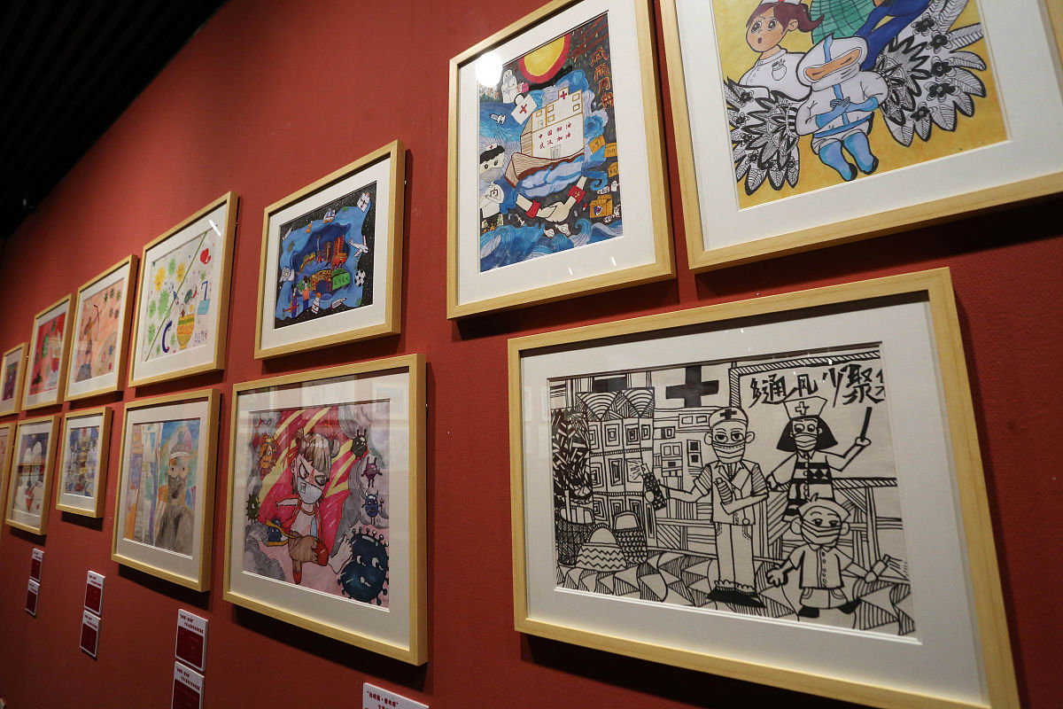 详细分析如何非遗传统美术以文化涵化的形式通过创新与传统相平衡实现传承保护