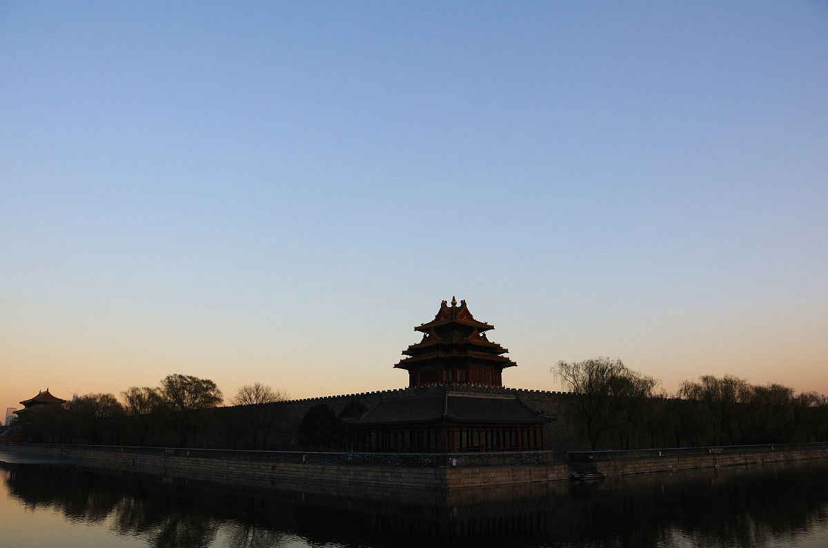  2016年12月01日,北京,在一股冷空气的作用下迎来短暂蓝天,碧空如洗,