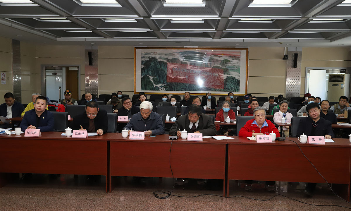 某某医院召开座谈会，上级领导调研指导工作