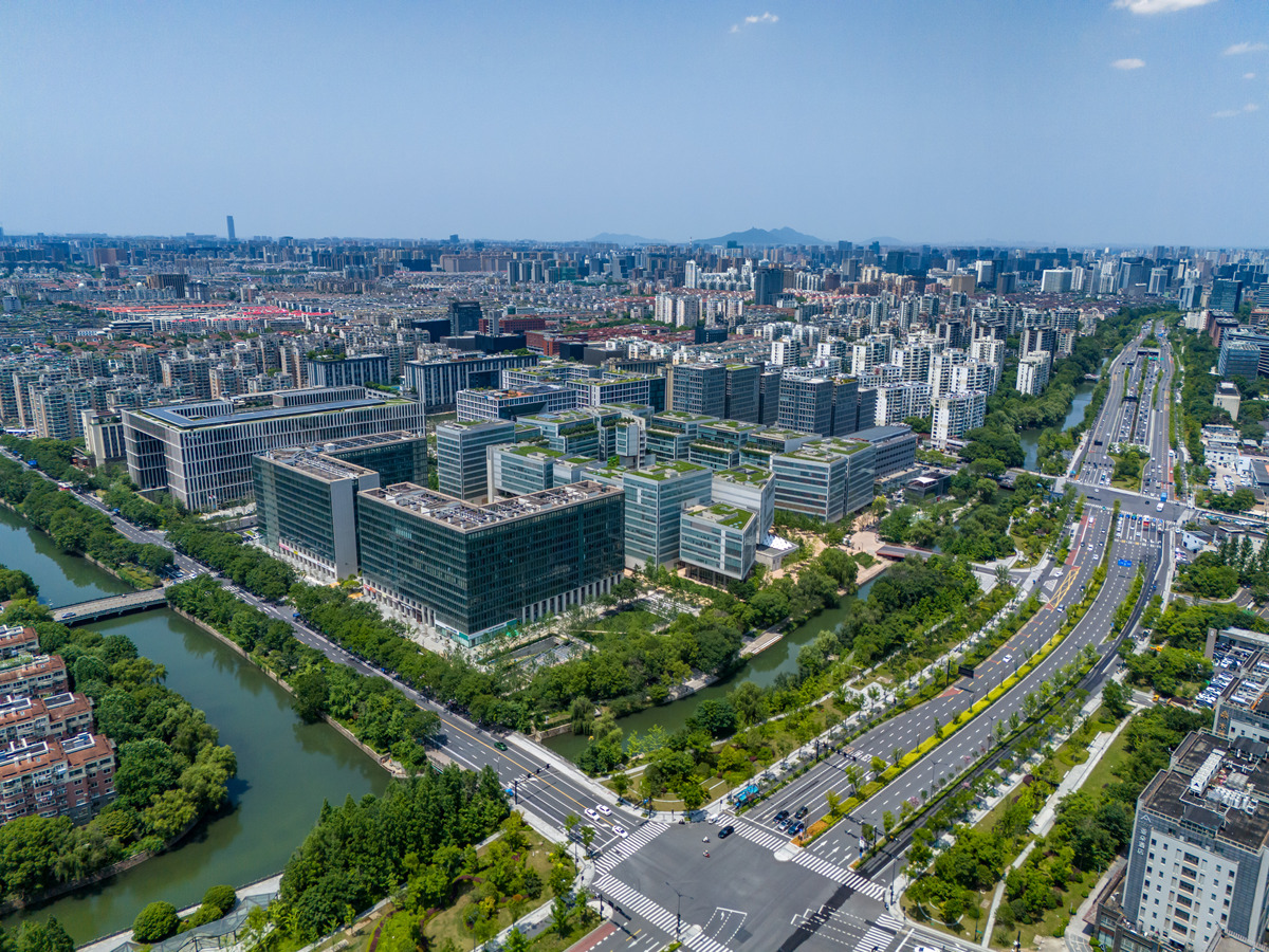 城市综合服务新区：打造品质人居新城典范