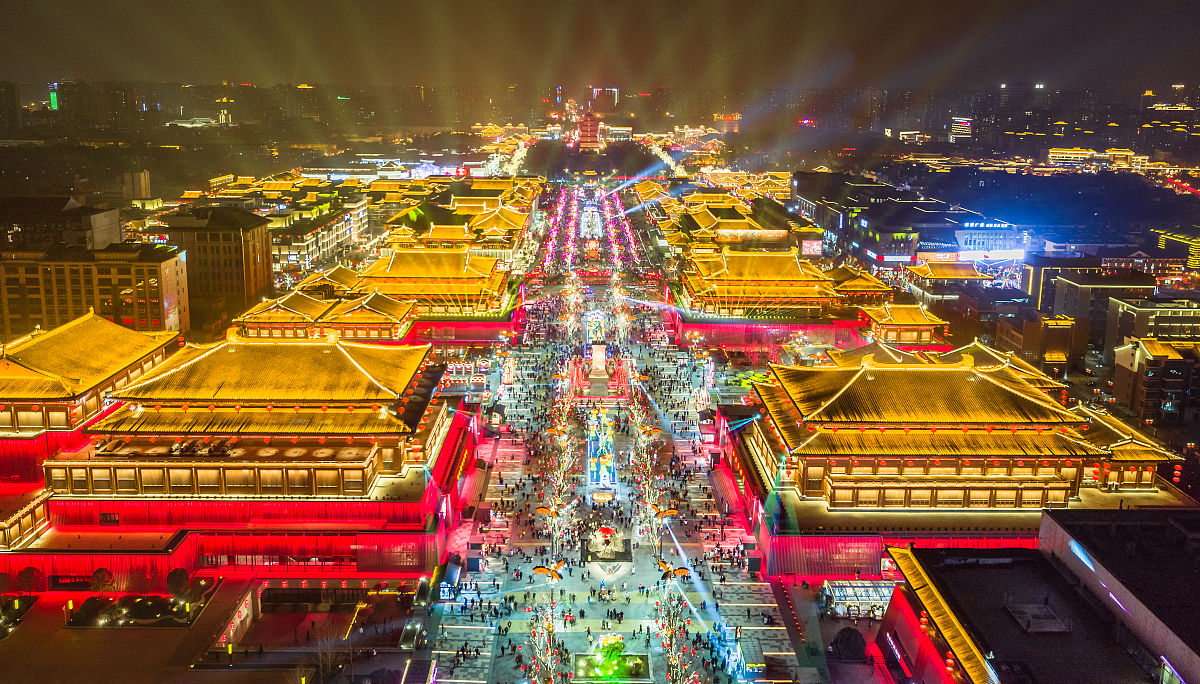 如果最近你有来西安的打算那么这份三天两晚的旅游攻略一定不能错过文字版已经放在最后了可以点赞收藏！请你帮我优化这段文案编写3段意思相近文案不同的文案