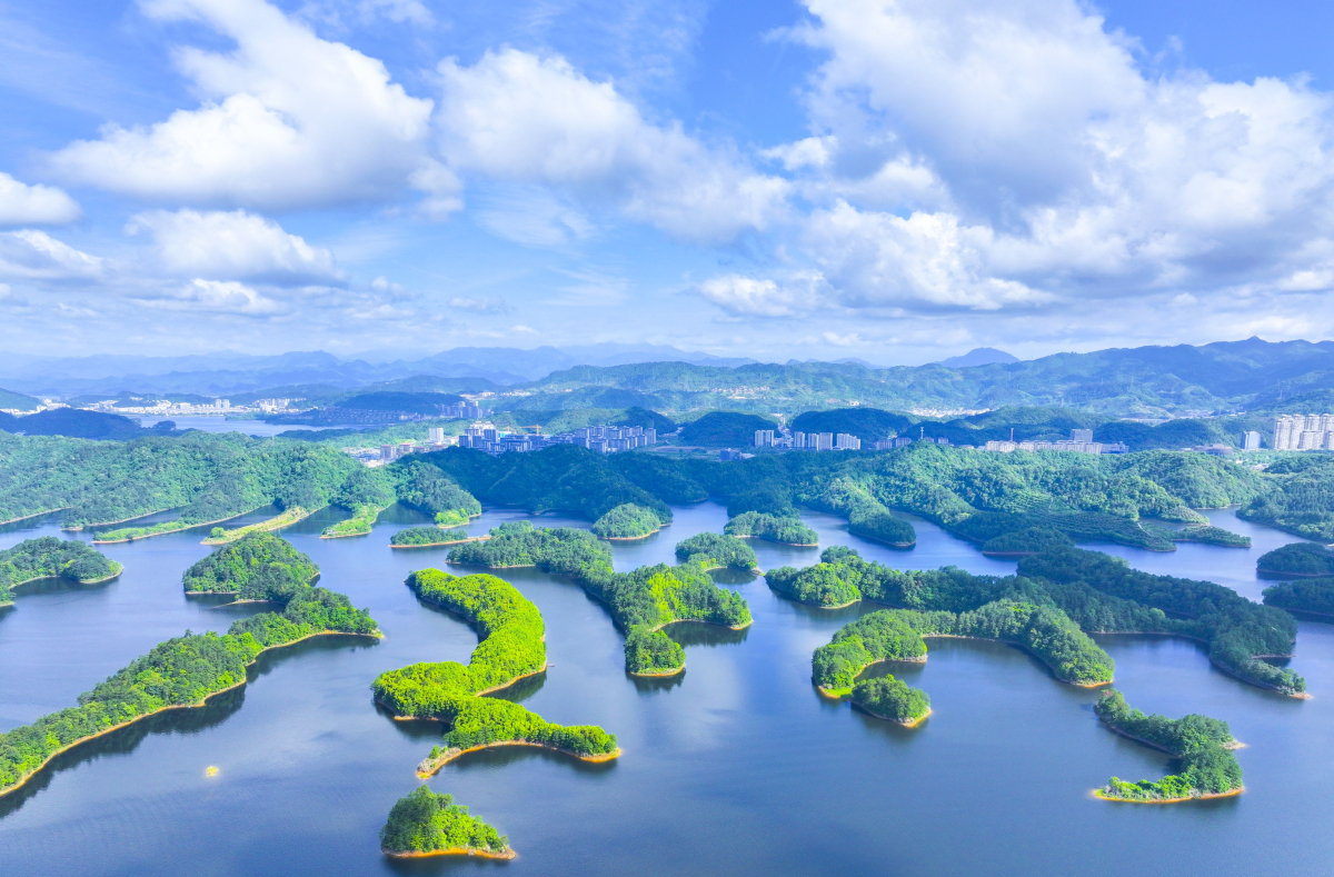 这里,不仅是岛屿的海洋,更是心灵的绿洲,千岛湖,一个