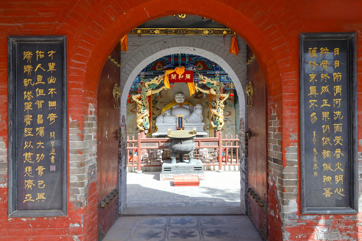 临汾天寿山世尊院有文殊菩萨吗用210字帮我详细描述