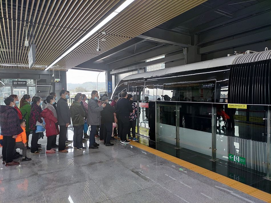 重庆轨道交通学校招生条件：初中生可以报名吗？