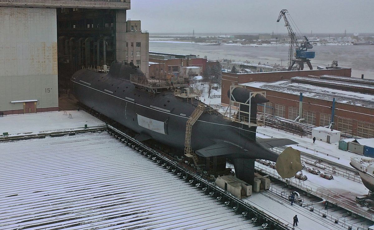 翻译成中文 เรือดำน้ำกูร์สก็ประสบอุบัติเหตุ สำนักข่าวเอพี เอเอฟฟี่ และรอยเตอร์รายงานว่า กองทัพเรือรัสเซียแถลงอย่าง เป็นทางการแล้วว่า ลูกเรือประจำเรือดำน้ำคูร์สก์ขับเคลื่อนด้วยพลังงานนิวเคลียร์ของ รัสเซีย ซึ