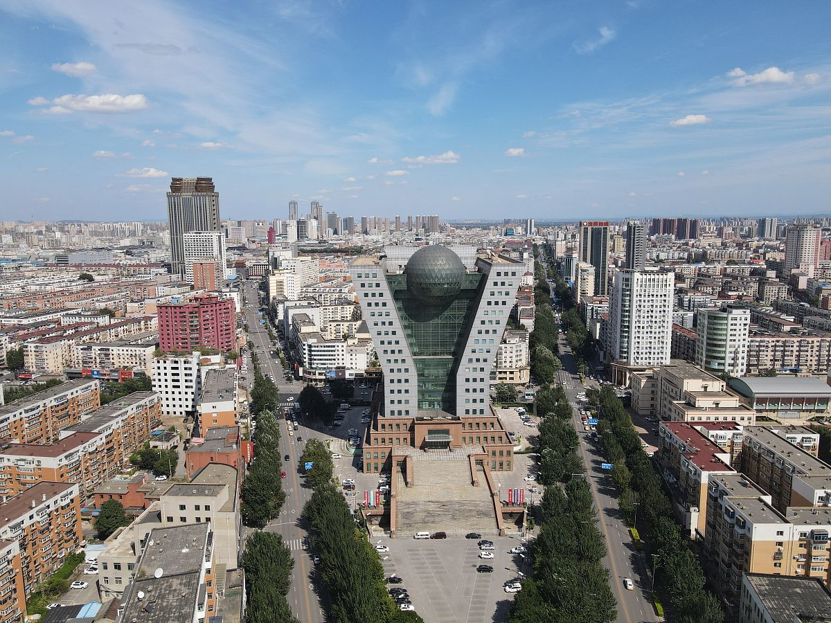 2021年8月28日,航拍沈阳房地产大厦(金厦广场).
