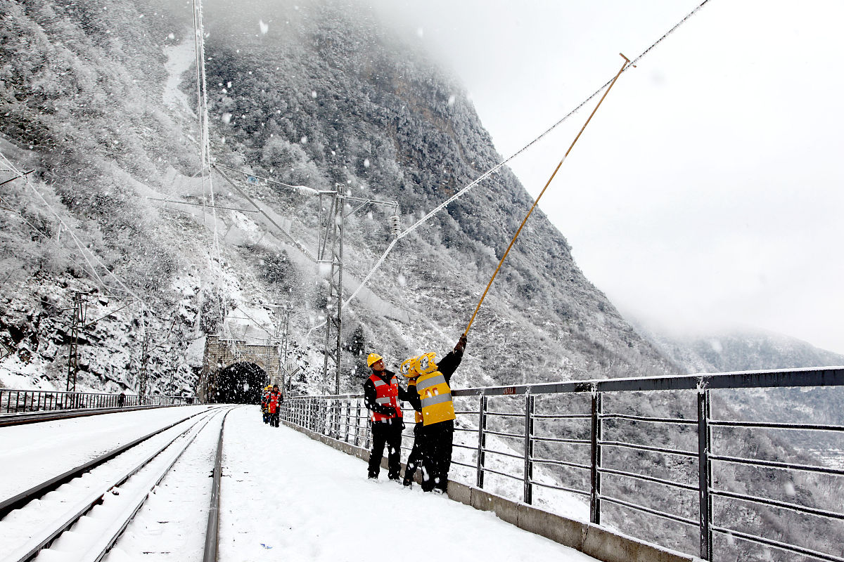 成都铁路运输学校：初中生就读有出路吗？