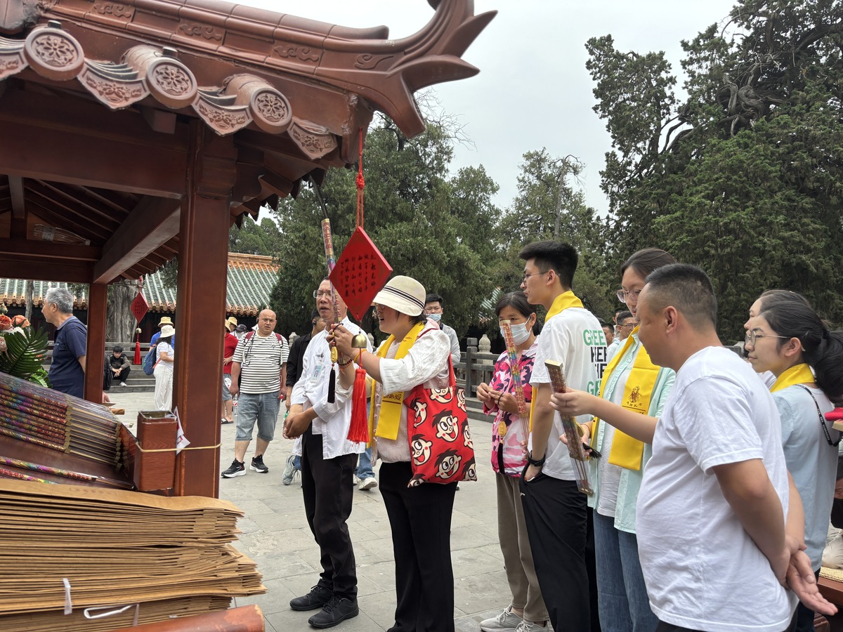 基于陶然亭慈悲庵写一份党日活动新闻稿