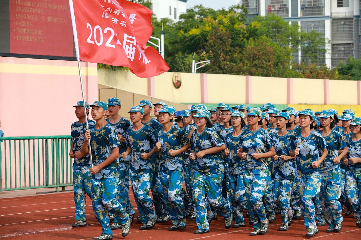 重庆三峡水利电力学校服装制作与生产管理专业就业前景分析