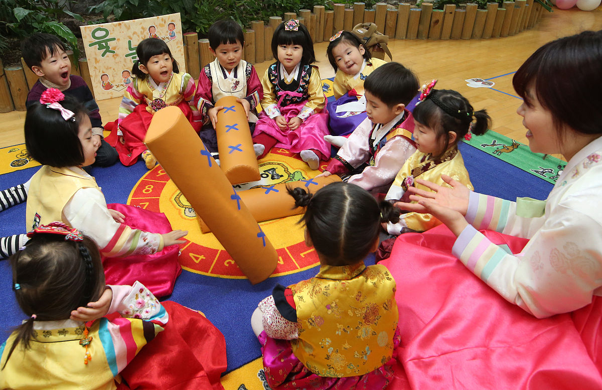 深度学习蒙台梭利幼儿教育：尊老爱幼主题幼儿园教案