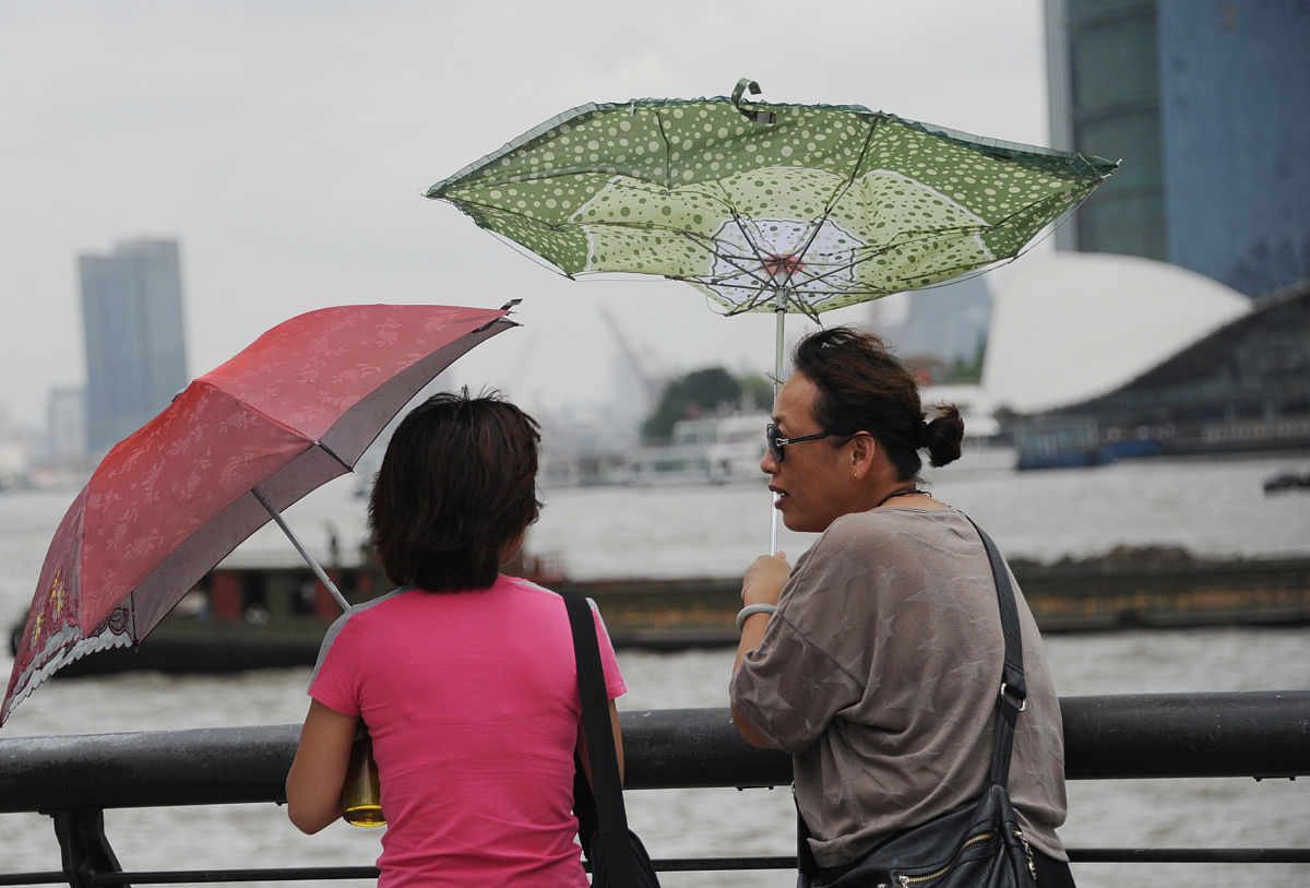 9月2日台风苏拉过后铁建南方公司积极响应各部门号召智能探测中心紧急组织了台风苏拉过后的隐患排查工作帮我写一个短视频脚本