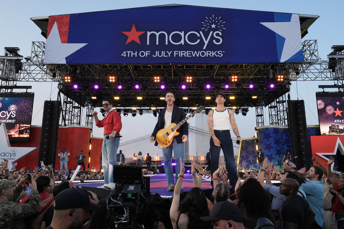 观看时代广场发自内心❤️ 🔥的DJ现场直播🎙️#TSQLIVE每周二下午5点为 #时代广场 现场直播DJ们! 来自 #RashNYC 的令人难以置信的人才和来自 Nasdaq 的支持。 组织生活