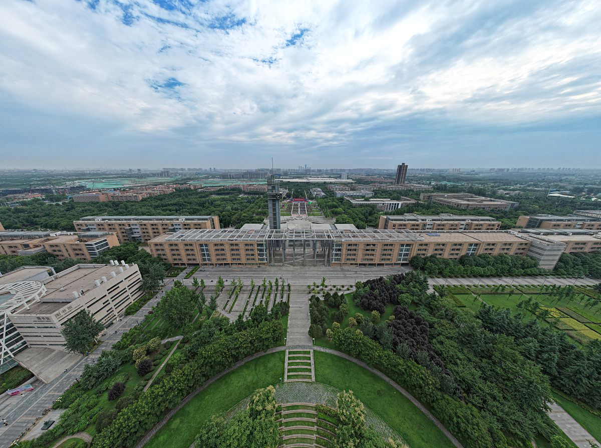 电子科技大学新生代表发言稿：800字入学典礼演讲内容