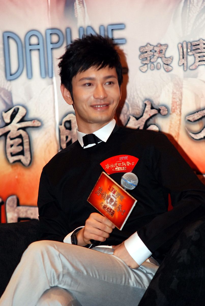 2010年7月6日,上海,电影《唐伯虎点秋香2》新闻发布会.黄晓明+++_+++