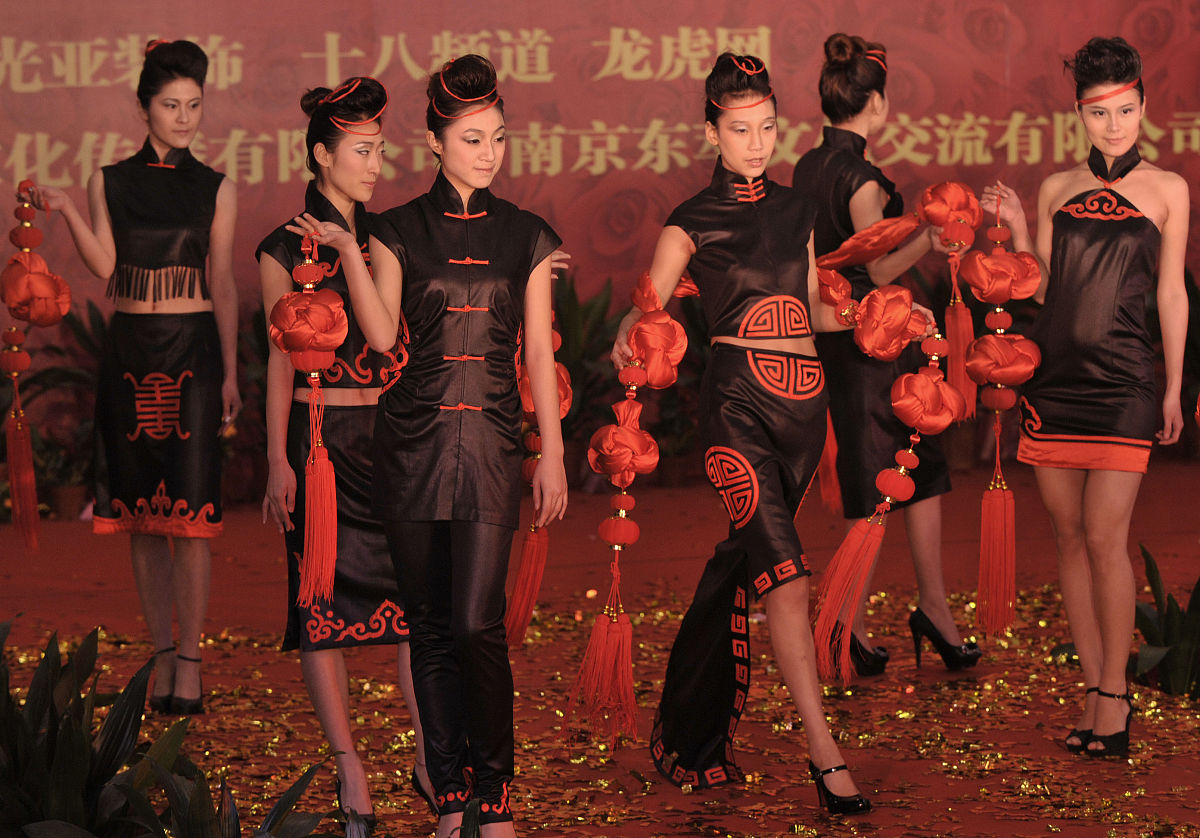 三毛和荷西的爱情故事：从语言课堂到浪漫婚姻