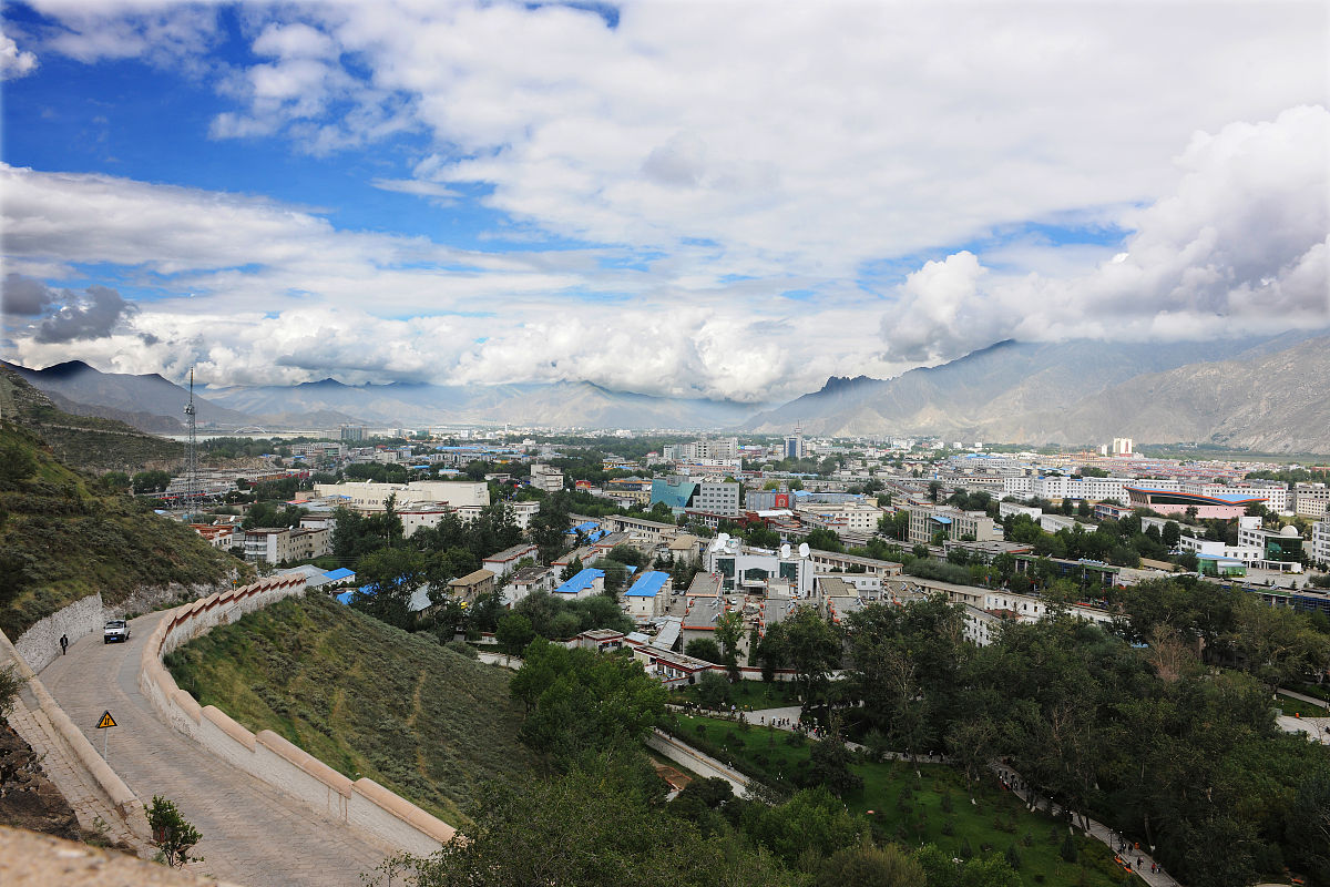 2010年8月15日,西藏拉萨,布达拉宫,俯瞰拉萨全景.