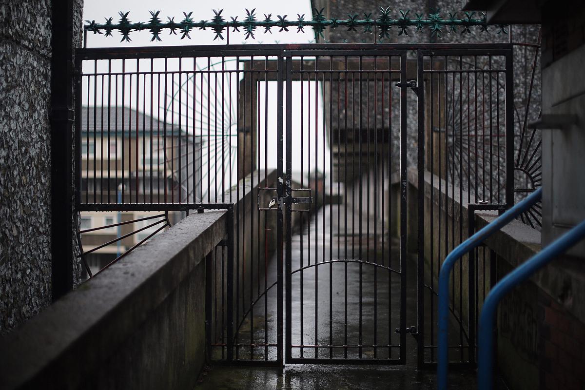 只能多不能少 换句话怎么说