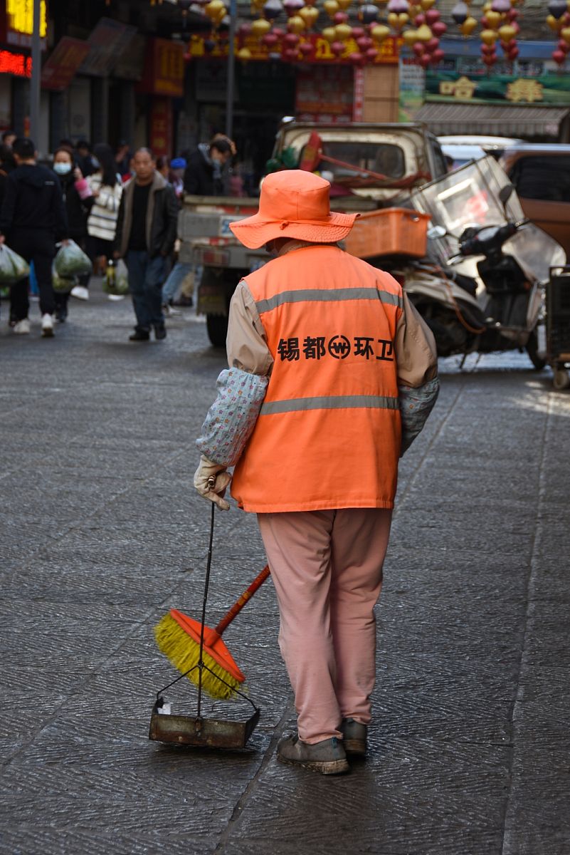 清洁的状态包括的三个要素是？p 2分A A、干净、高效和安全B B、整理、整顿和清扫C C、检查、监督和改进D D、计划、执行和检查