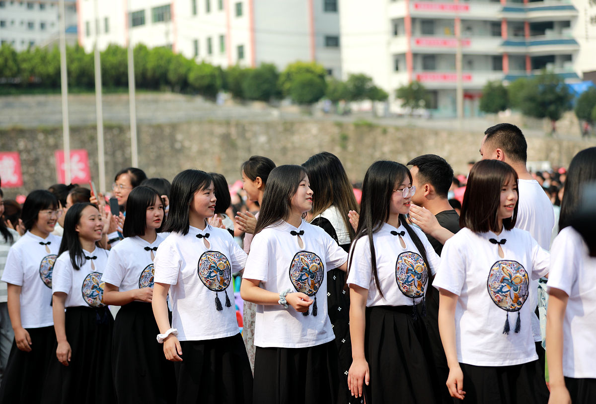 安顺初中女生上什么中专学校好