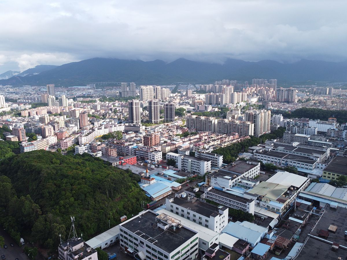 2020年9月16日,广东省东莞市,航拍清溪镇的住宅风景以及城市风光.