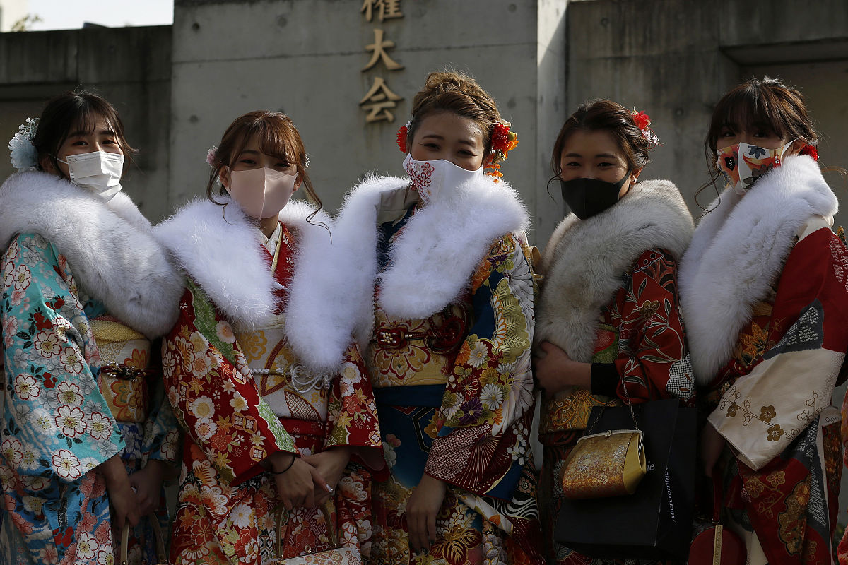当地时间2021年1月11日,日本西宫市,阪神甲子园球场上户外成人礼举行.