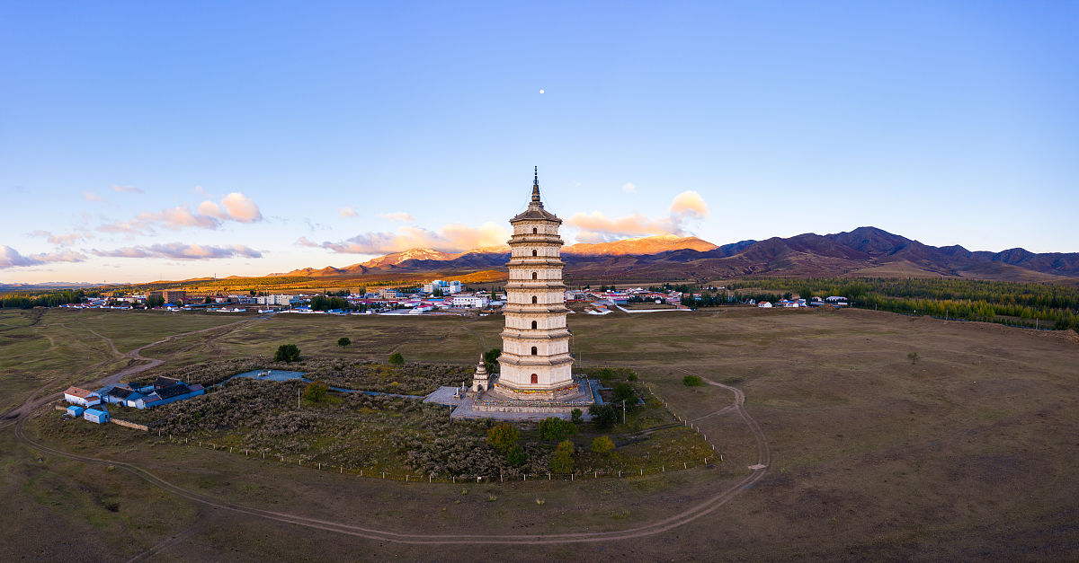 2020年10月6日,内蒙古自治区赤峰市巴林右旗索博日嘎镇,契丹庆州白塔.