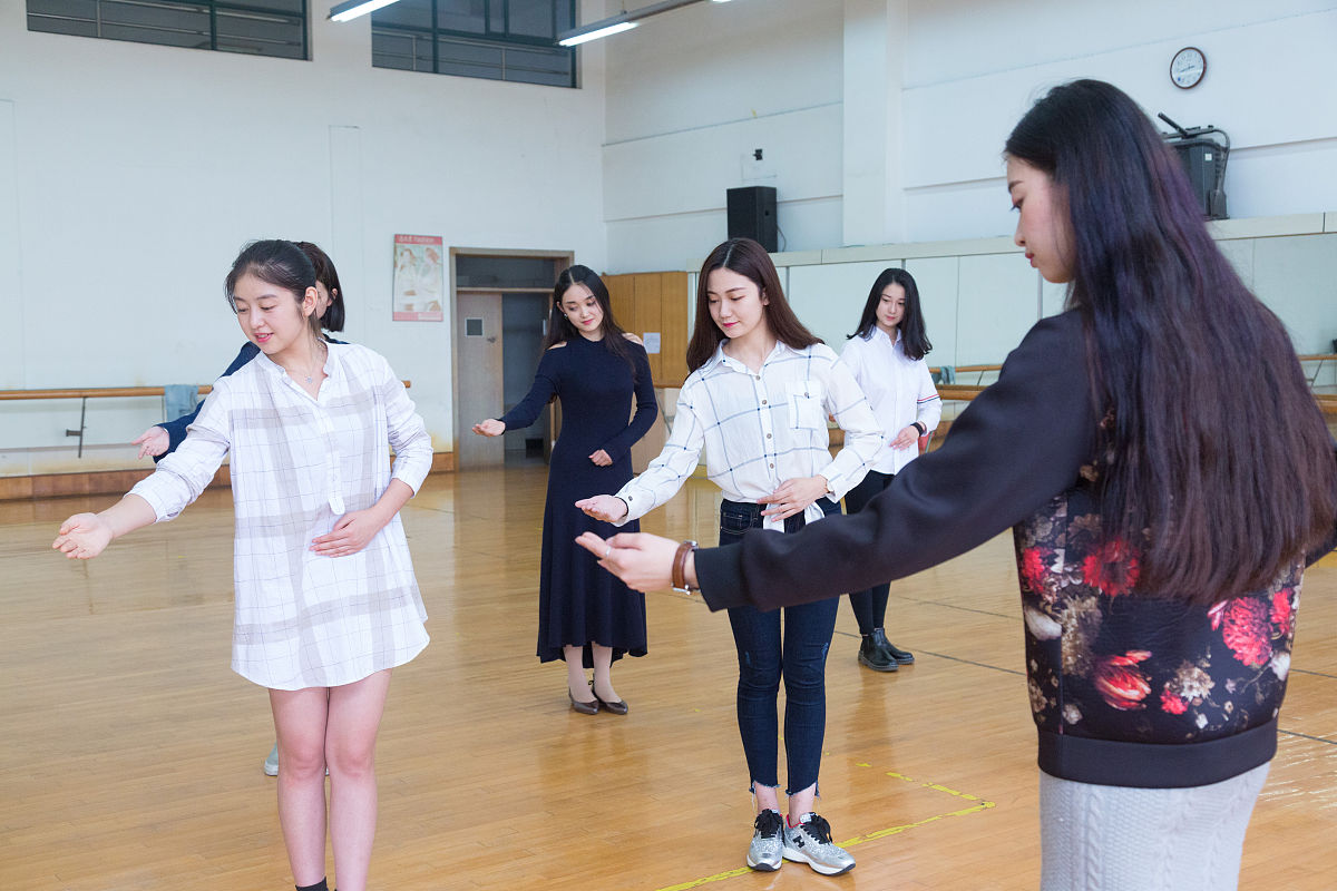 成都幼师学校就业方向：幼儿园教师、小学教师、艺术教育等