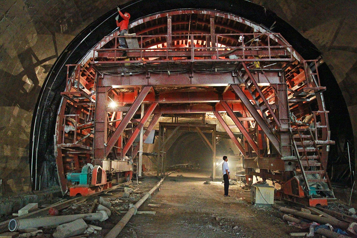 隧洞管棚制作与安装