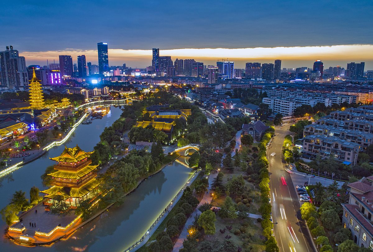 2020年6月10日,江苏淮安,傍晚时分,航拍里运河清江浦景区的美丽景色.