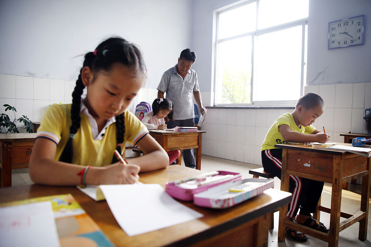 一年级家长报课需求分析：语文、数学、英语、美术、体育、社会、兴趣课程