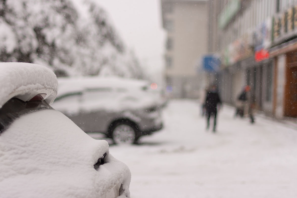西南降雨减弱 新疆迎暴雪 北方气温骤降