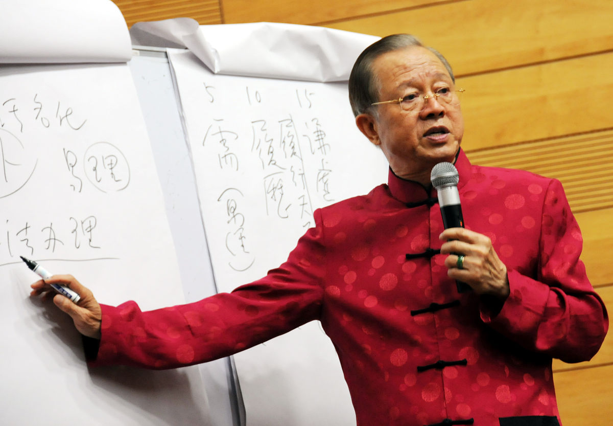 为何部分中国大学老教授被认为'矫情'？