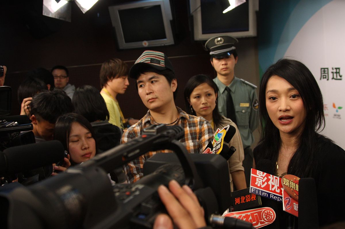 2009年<strong>4</strong>月24日,北京,周迅出席环保官网落户搜狐活动.