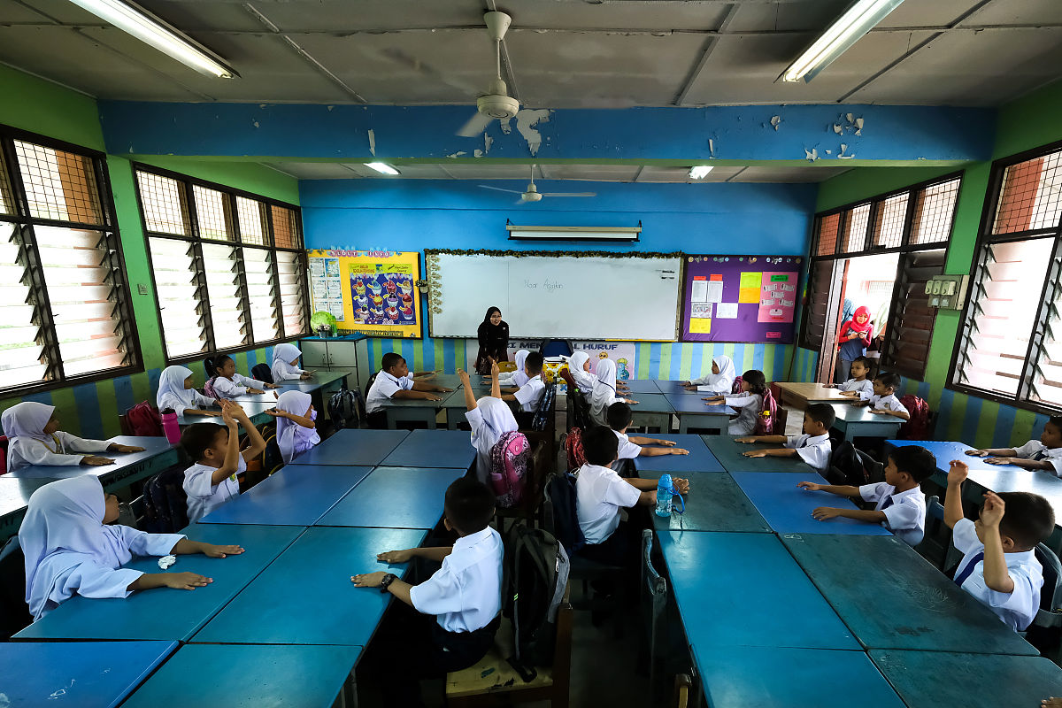当地时间2019年1月2日,马来西亚莎阿南,新入学学生迎来2019新学年"适
