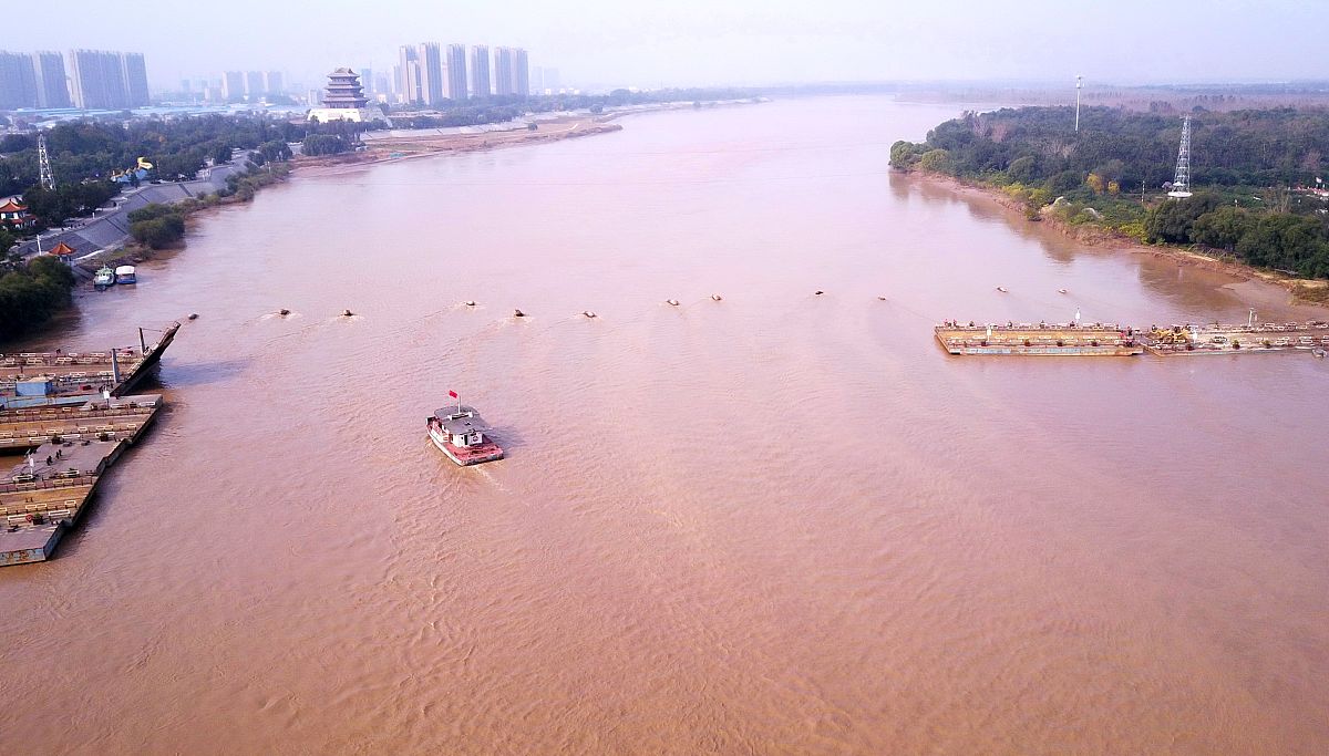 2021年10月24日,黄河济南段泺口水文站的流量消退,前一段时间被大水淹