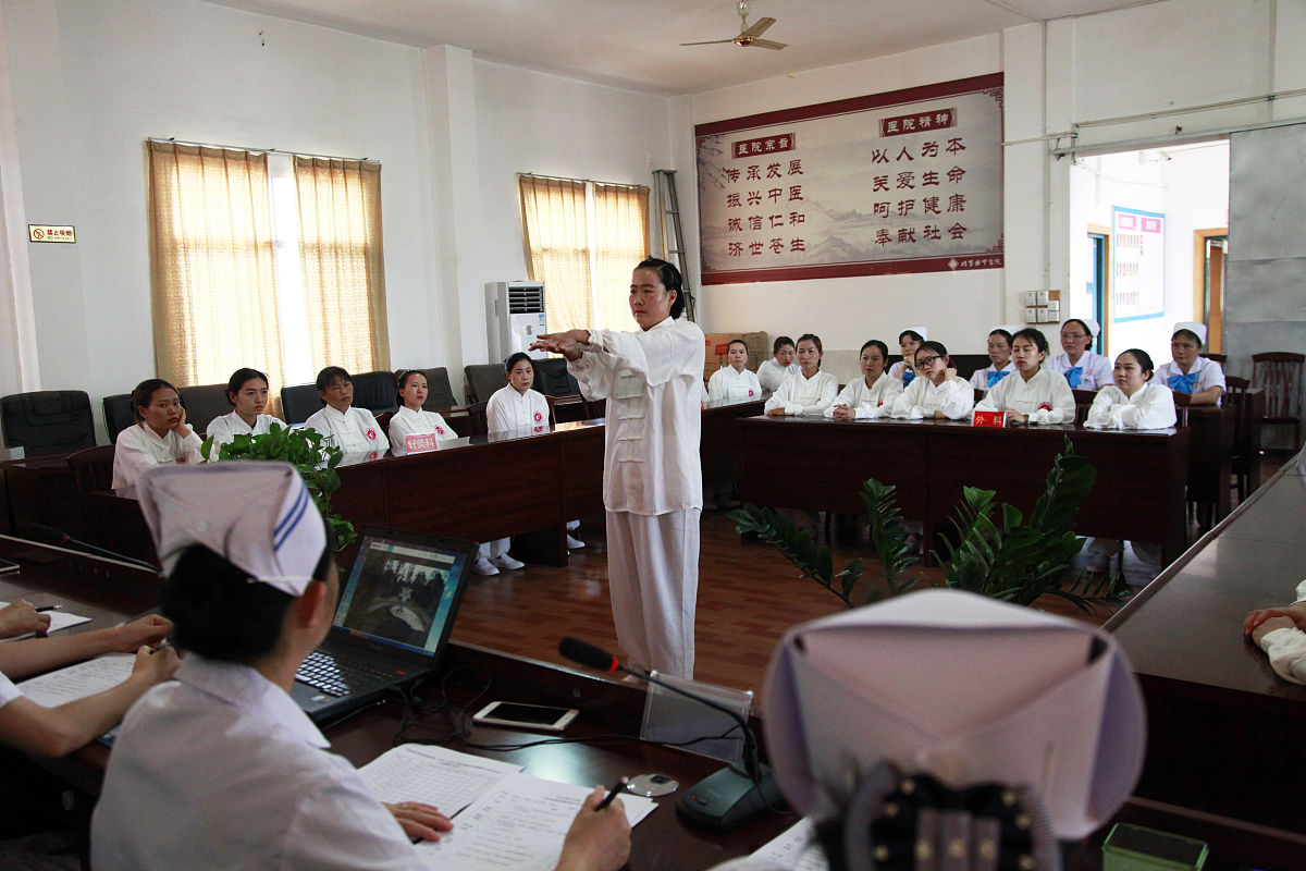 三都县医院人才培养成果显著，医疗水平大幅提升