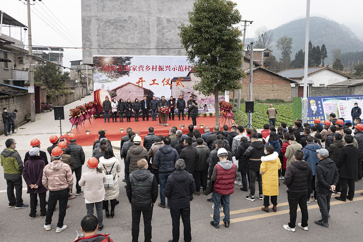 内江市老百姓有困难怎么媒体曝光？文章必须突出媒体曝光的作用不能出现电话