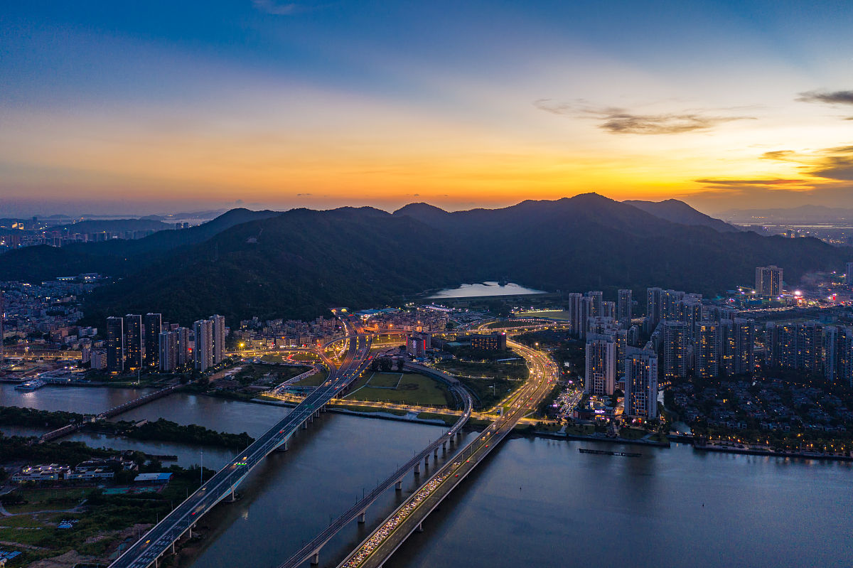 2021年9月8日,广东珠海,航拍城市晚霞.