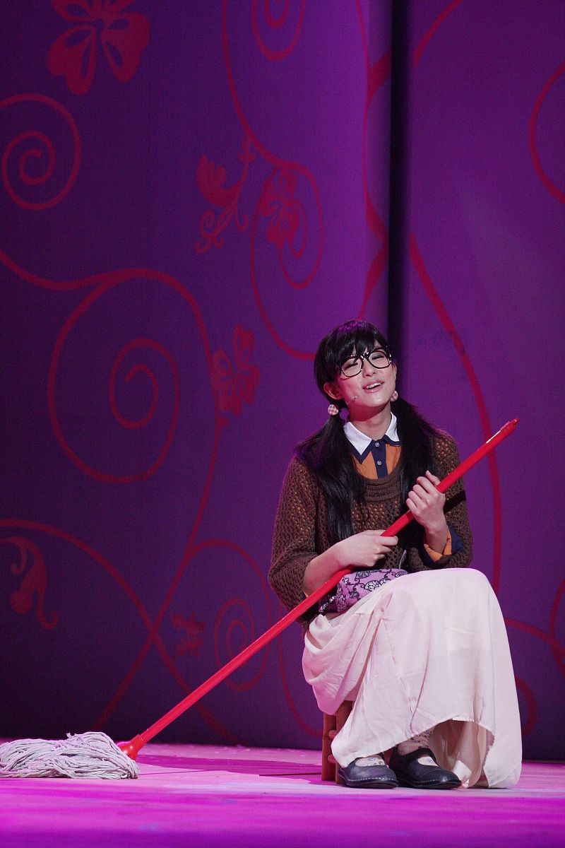 写一篇HiMERU和樱河琥珀的cp文两个人都是偶像是男生